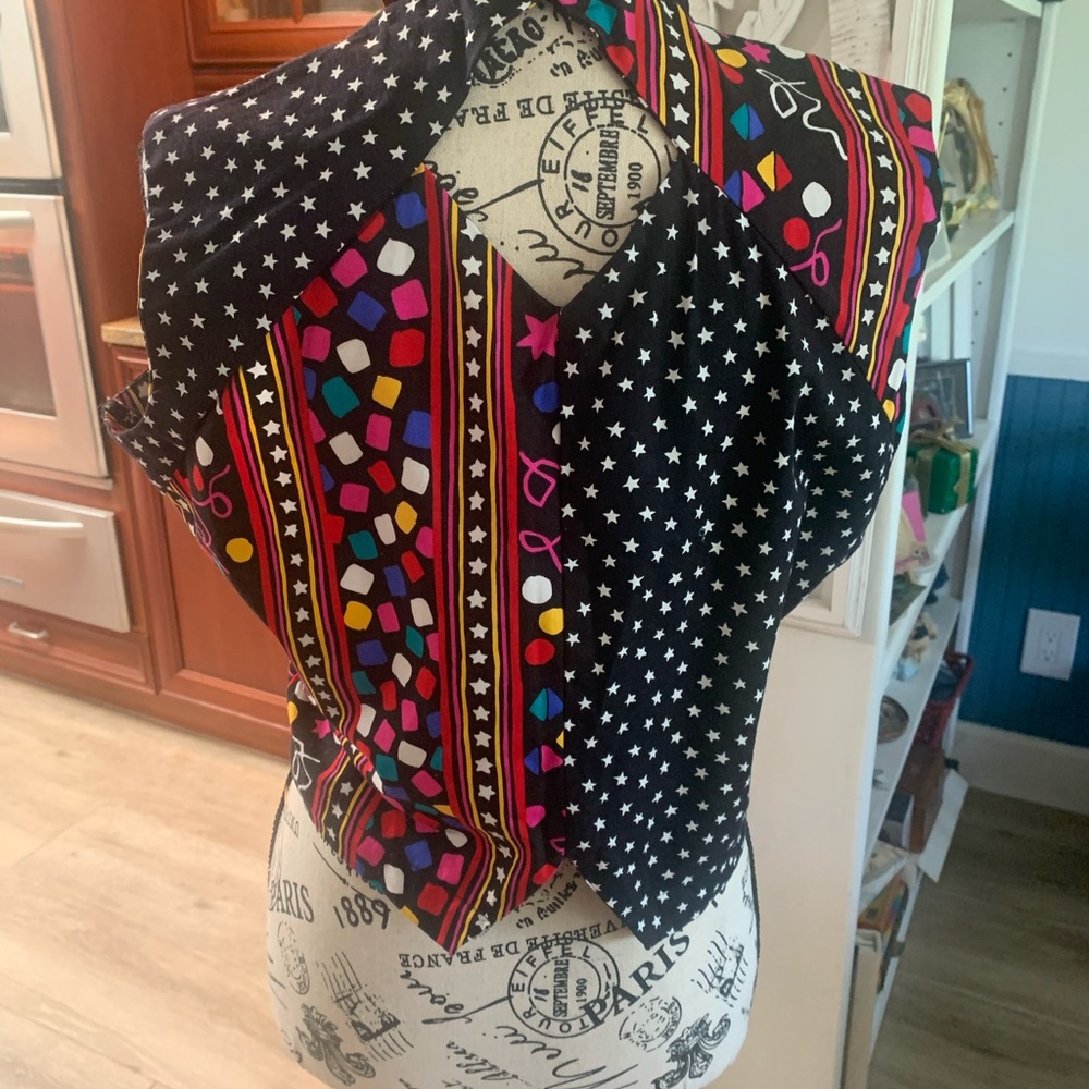Colorful Geometric Women's Top - Picture 2 of 6